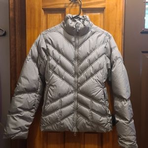 Patagonia Women's Size M Down Jacket Light Gray Floral Lining Great condition!